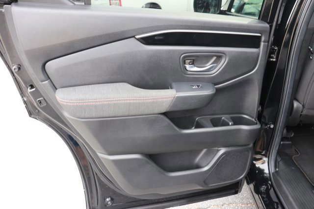 Used 2025 Honda Pilot Sport image 13