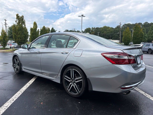 Used 2017 Honda Accord Touring image 12