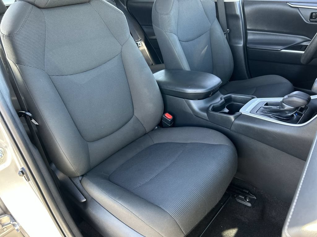 Used 2021 Toyota RAV4 LE w/ Carpet Mat Package (TMS) FWD image 28
