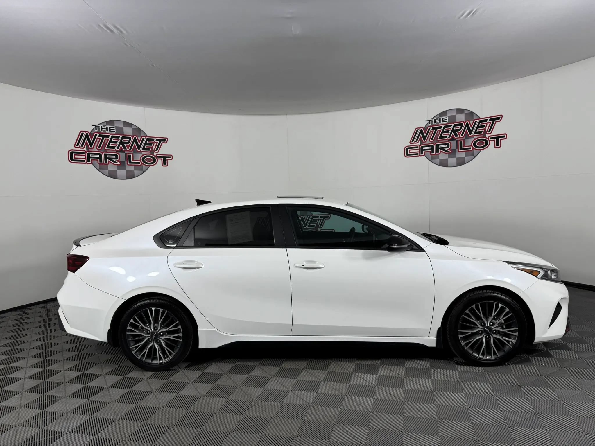Used 2023 Kia Forte GT-Line w/ GT-Line Premium Package FWD image 8