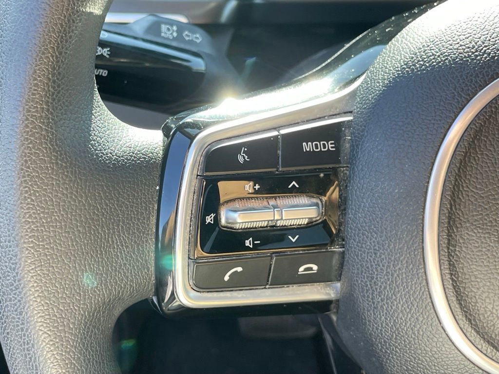 Used 2023 Kia Sorento LX image 16