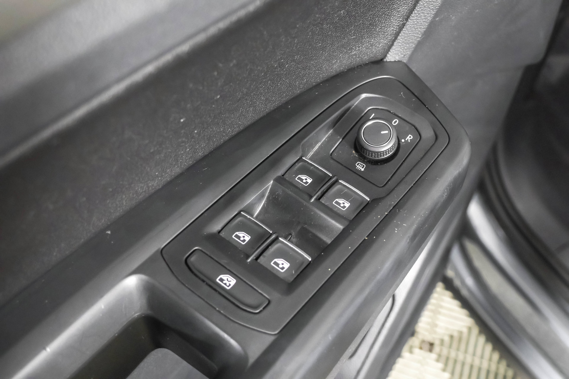 Used 2018 Volkswagen Atlas SE AWD/4WD image 34