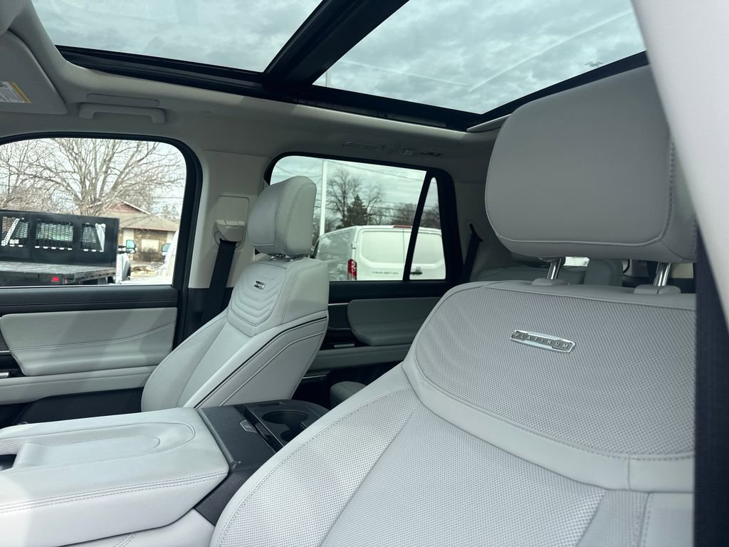 Used 2025 Ford Expedition Platinum w/ Platinum Ultimate Package image 31