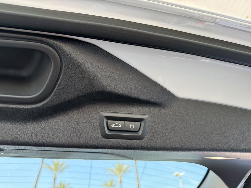 Used 2024 BMW X7 xDrive40i w/ Premium Package image 27