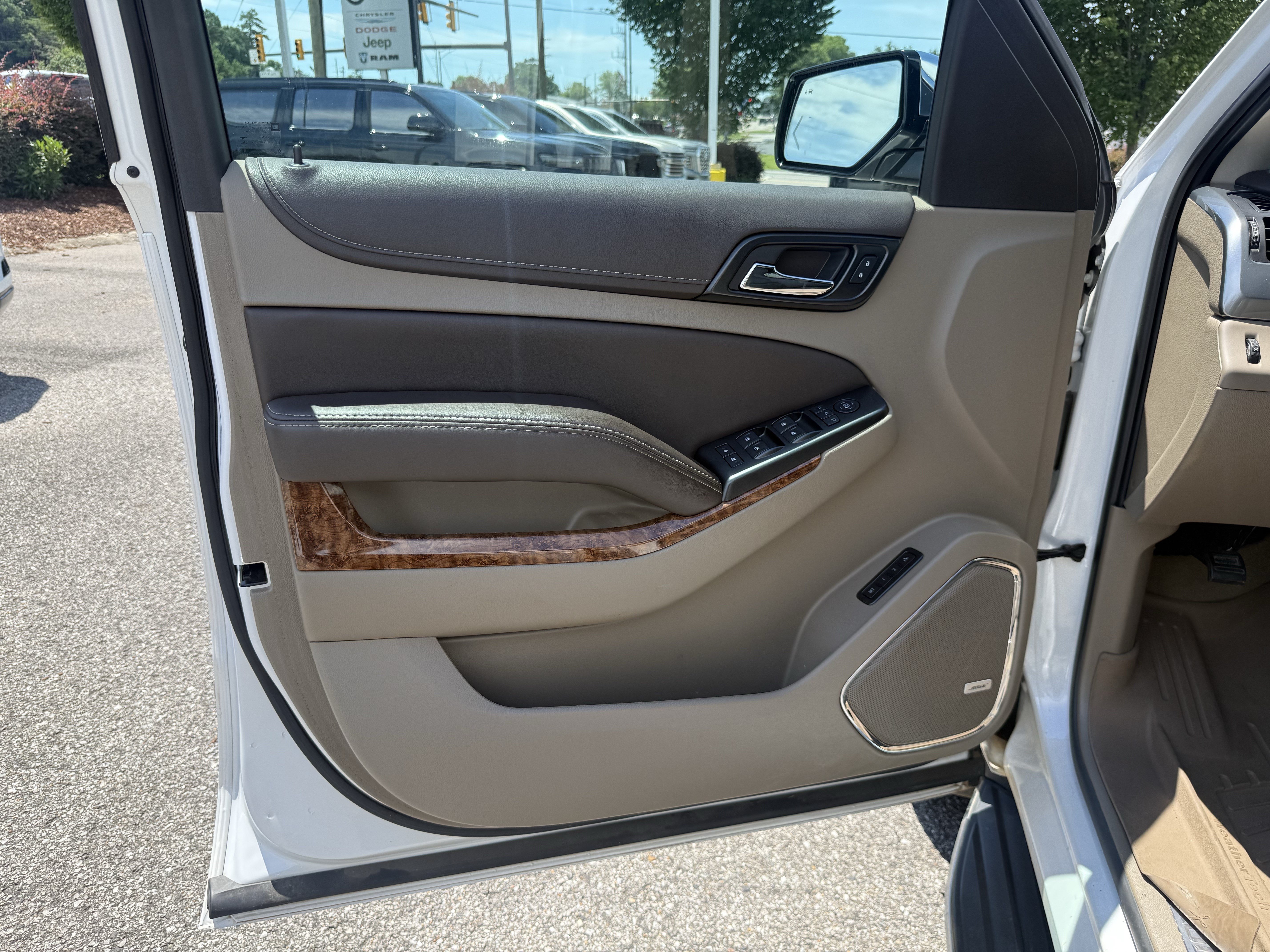 Used 2016 Chevrolet Suburban LTZ RWD image 14