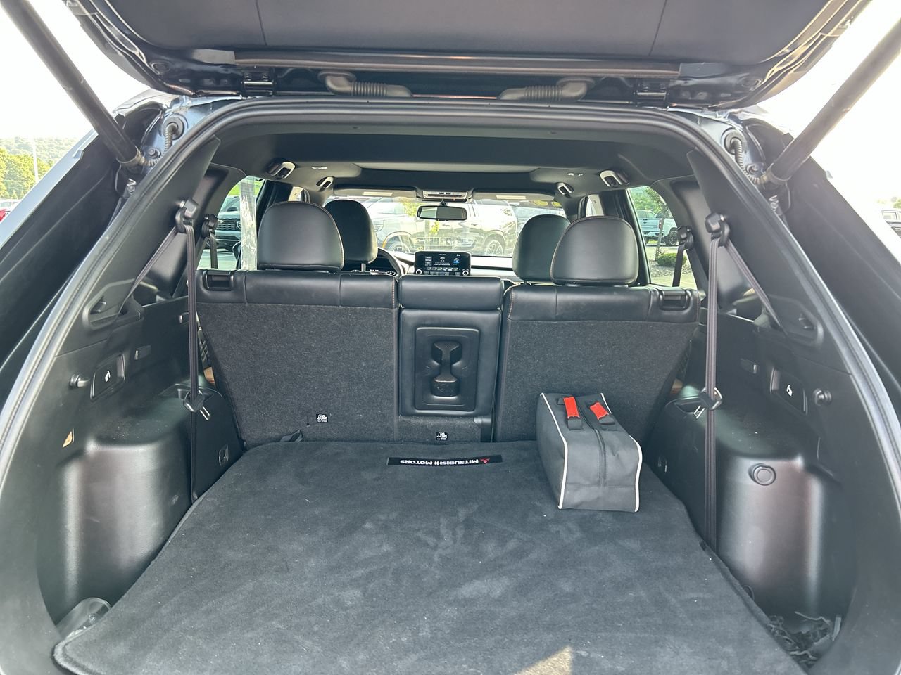 Used 2023 Mitsubishi Outlander SEL AWD/4WD image 18