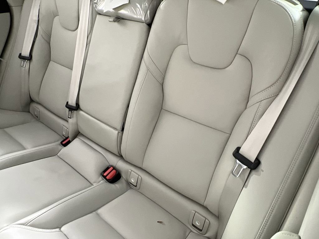 New 2026 Volvo XC60 B5 Ultra w/ Climate Package image 22