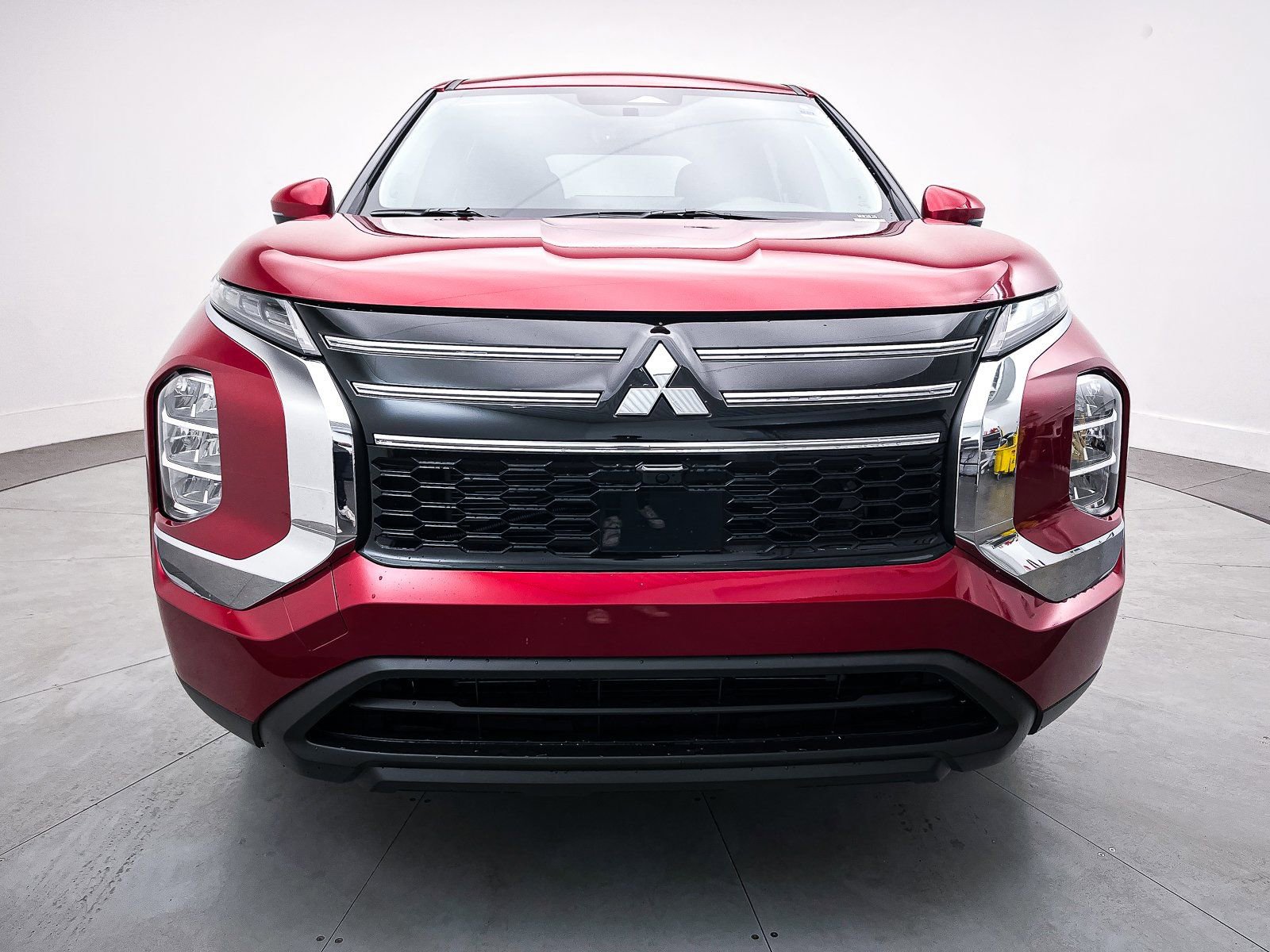 New 2025 Mitsubishi Outlander ES image 2