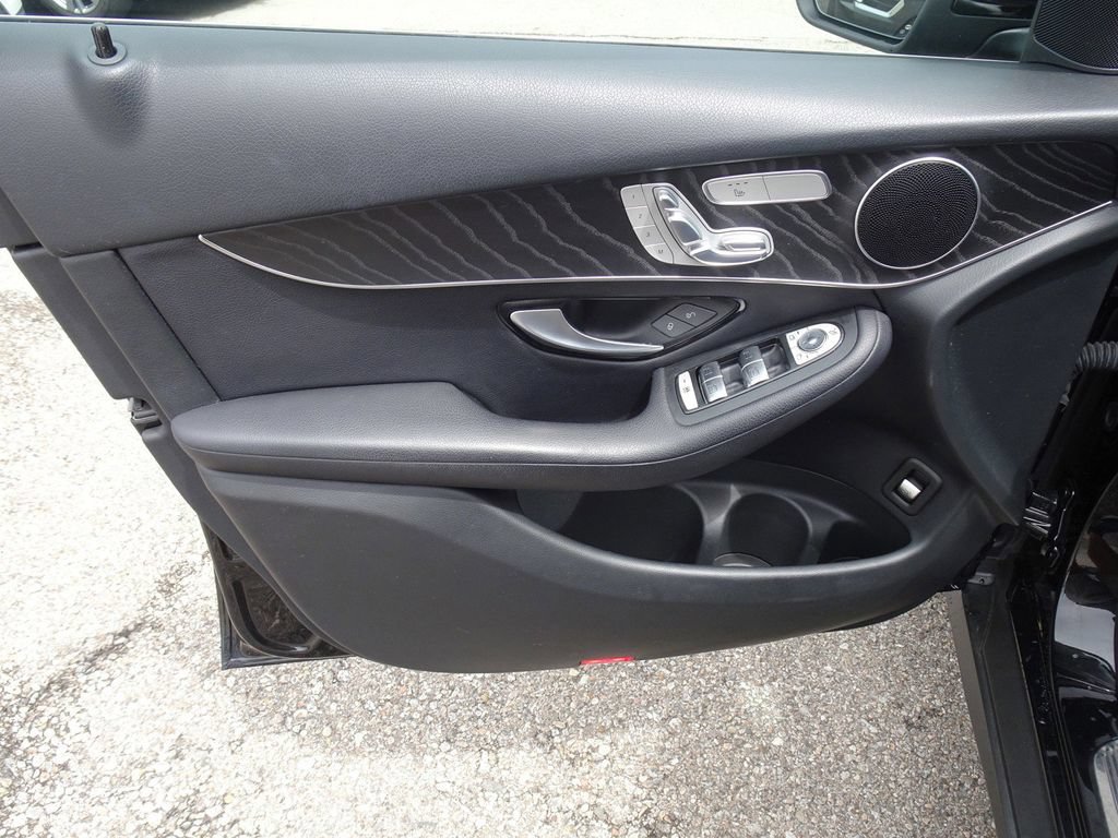 Used 2018 Mercedes-Benz GLC 300 4MATIC image 13
