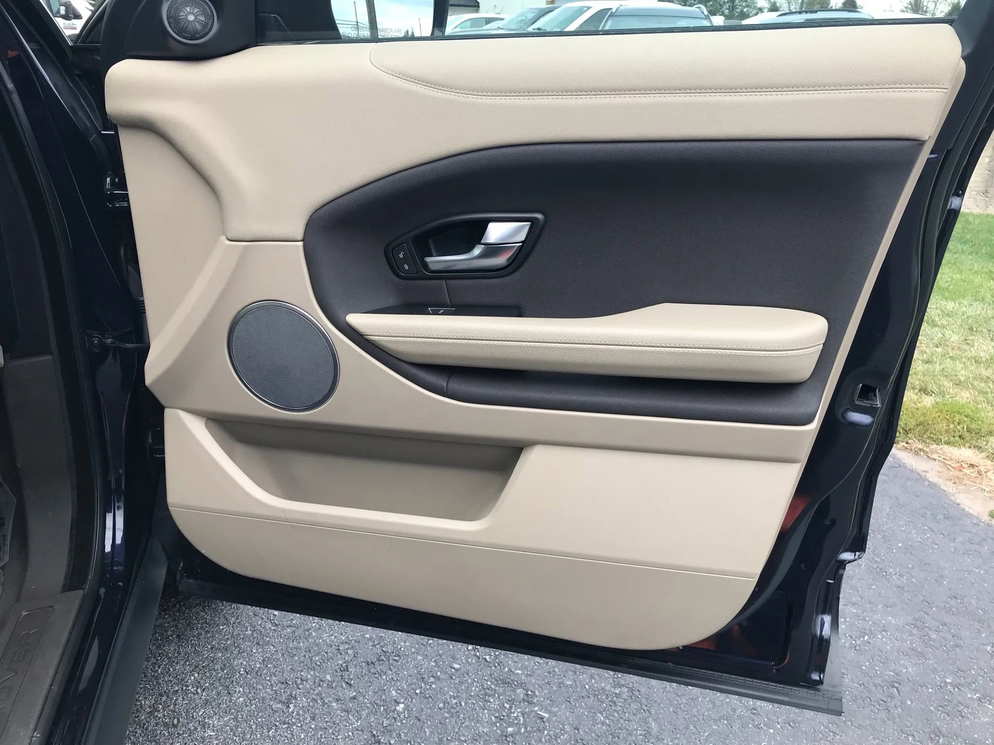 Used 2018 Land Rover Range Rover Evoque image 46