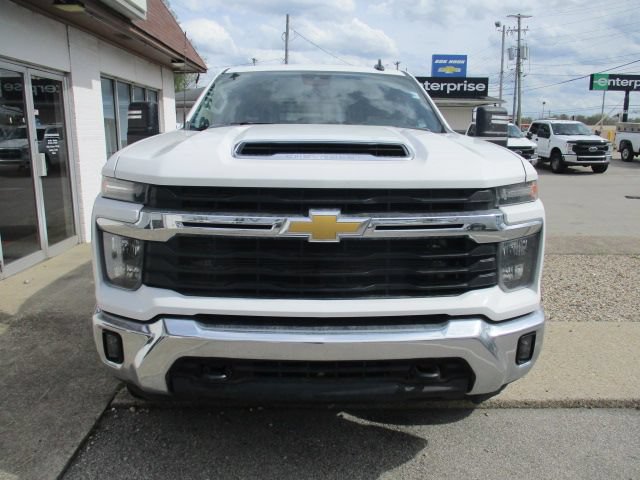 Used 2024 Chevrolet Silverado 2500 LT w/ Convenience Package AWD/4WD image 2