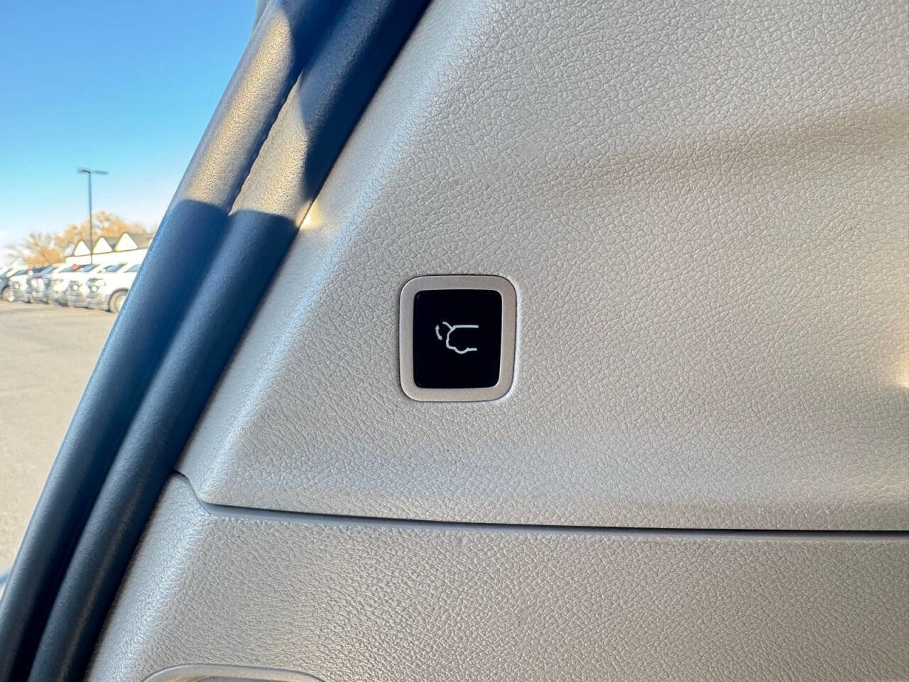 Used 2022 Chrysler Pacifica Touring-L image 9