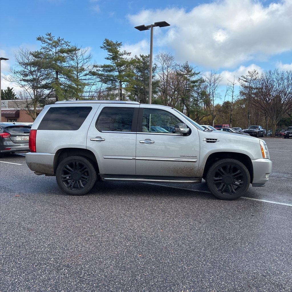 Used 2013 Cadillac Escalade Luxury image 7