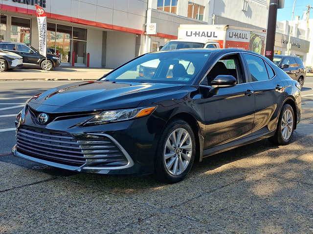 Used 2022 Toyota Camry LE w/ Carpet Mat Package (TMS) FWD image 3