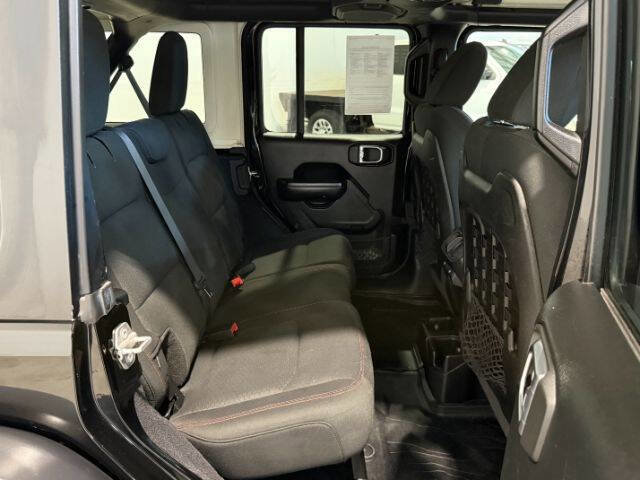 Used 2018 Jeep Wrangler Unlimited Rubicon w/ Steel Bumper Group image 15