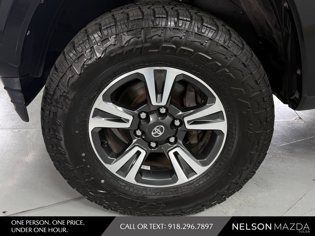 Used 2016 Toyota Tacoma TRD Sport w/ Towing Package AWD/4WD image 11