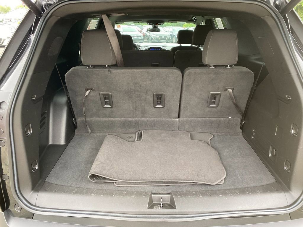 Used 2023 Chevrolet Traverse LT image 25