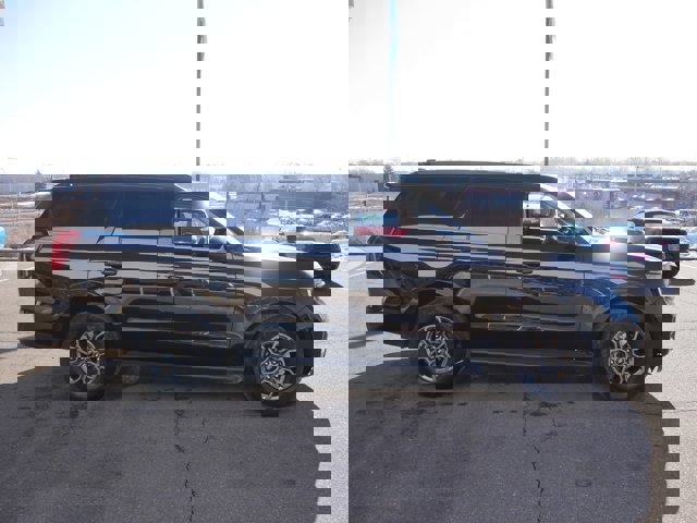 Certified 2025 Ford Expedition Active image 4