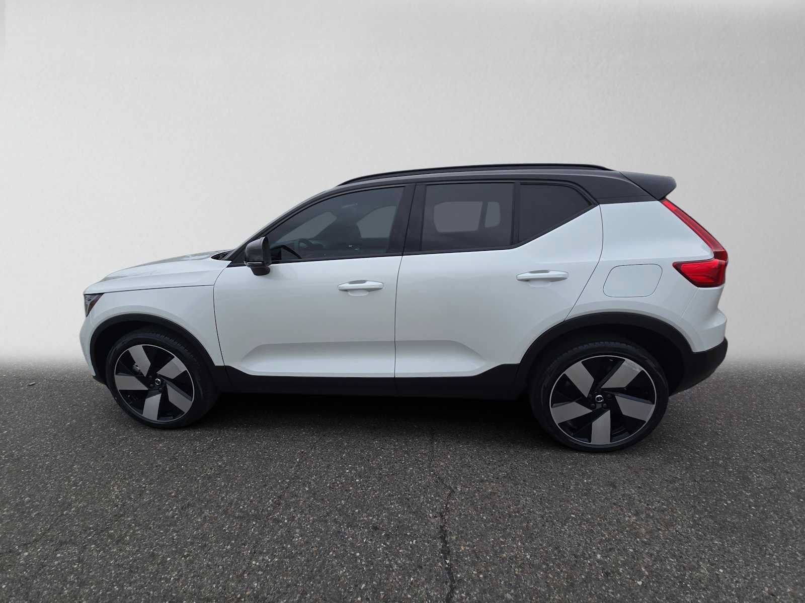 Used 2023 Volvo XC40 Recharge Ultimate AWD/4WD image 6