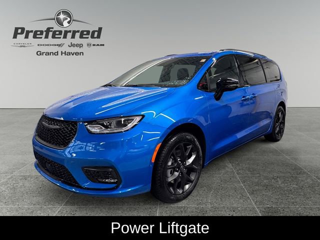 New 2026 Chrysler Pacifica Select w/ S Appearance Package image 11