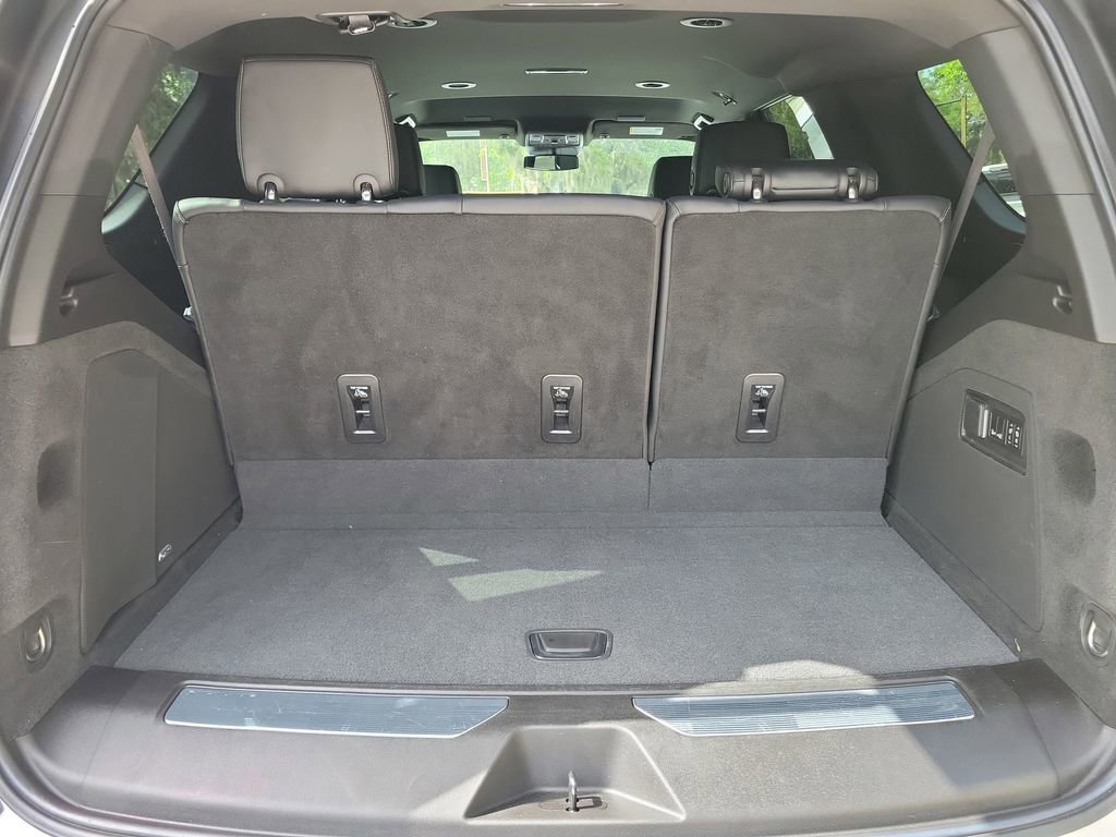 Used 2022 Cadillac Escalade Luxury image 11