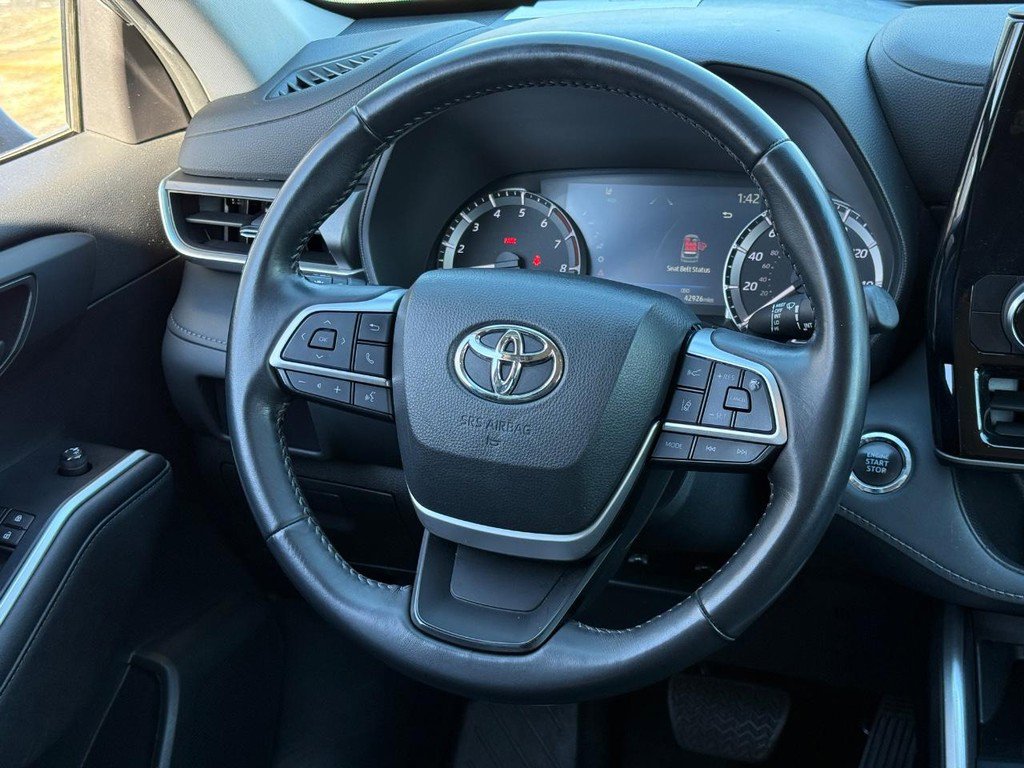 Used 2023 Toyota Highlander LE image 14