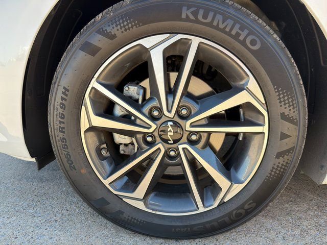 Used 2024 Kia Forte LXS image 8