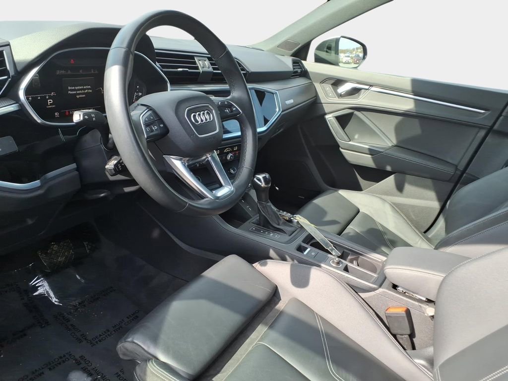 Used 2022 Audi Q3 2.0T Premium Plus w/ Premium Plus Package image 28