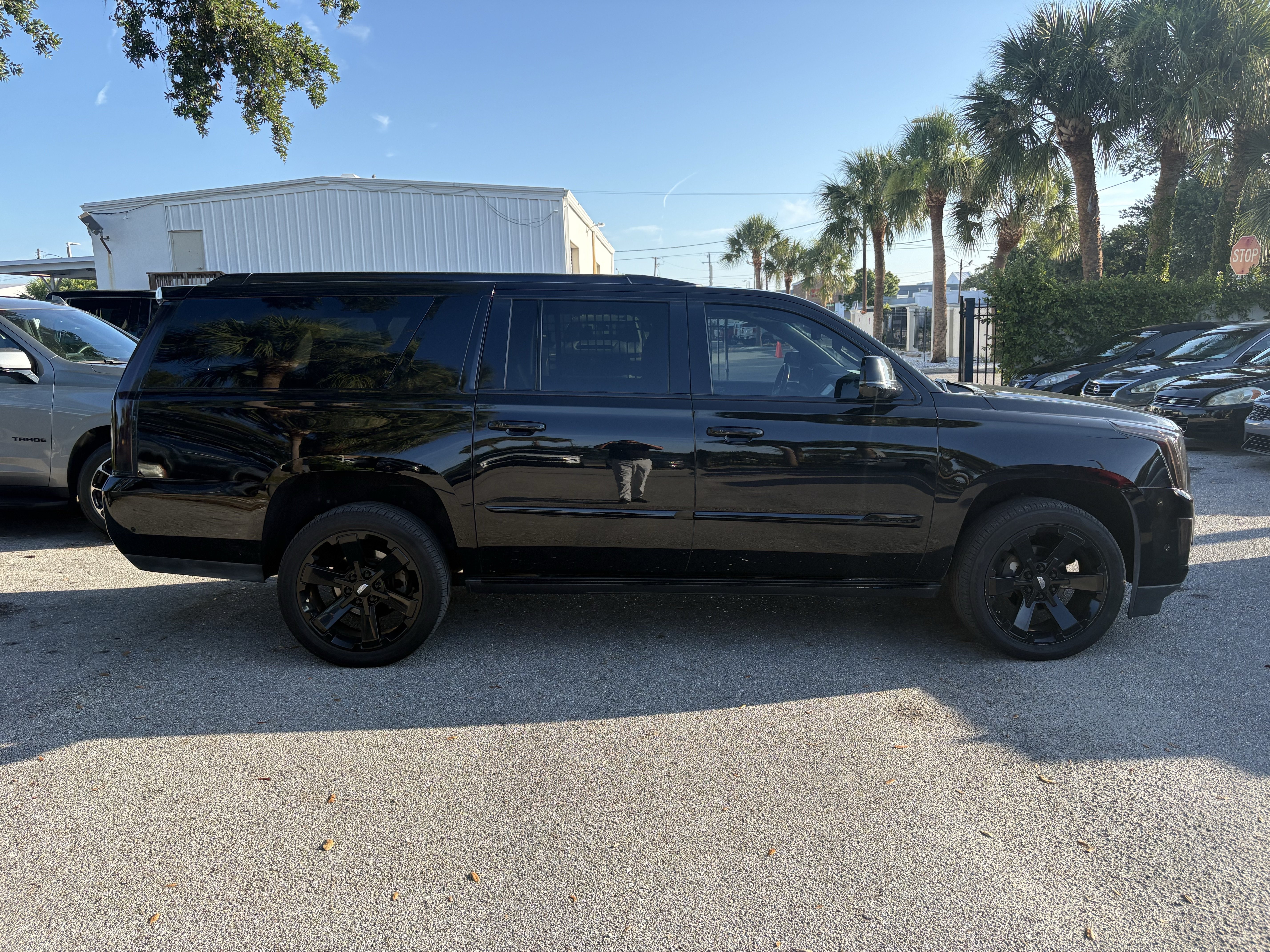 Used 2019 Cadillac Escalade ESV Premium Luxury AWD/4WD image 9