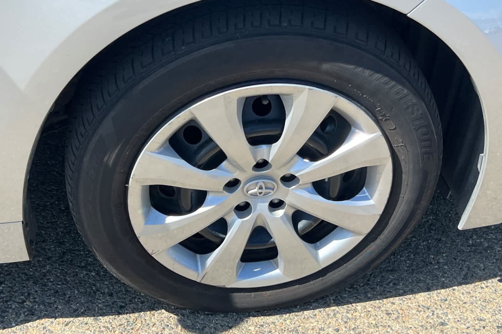 Used 2020 Toyota Corolla LE FWD image 15