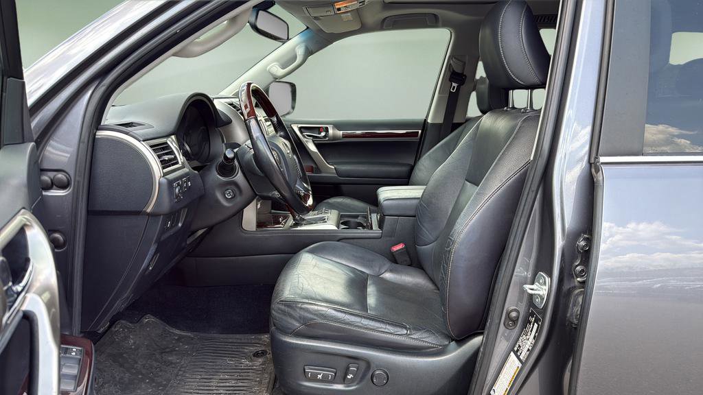 Used 2018 Lexus GX 460 Premium w/ Premium Package AWD/4WD image 11