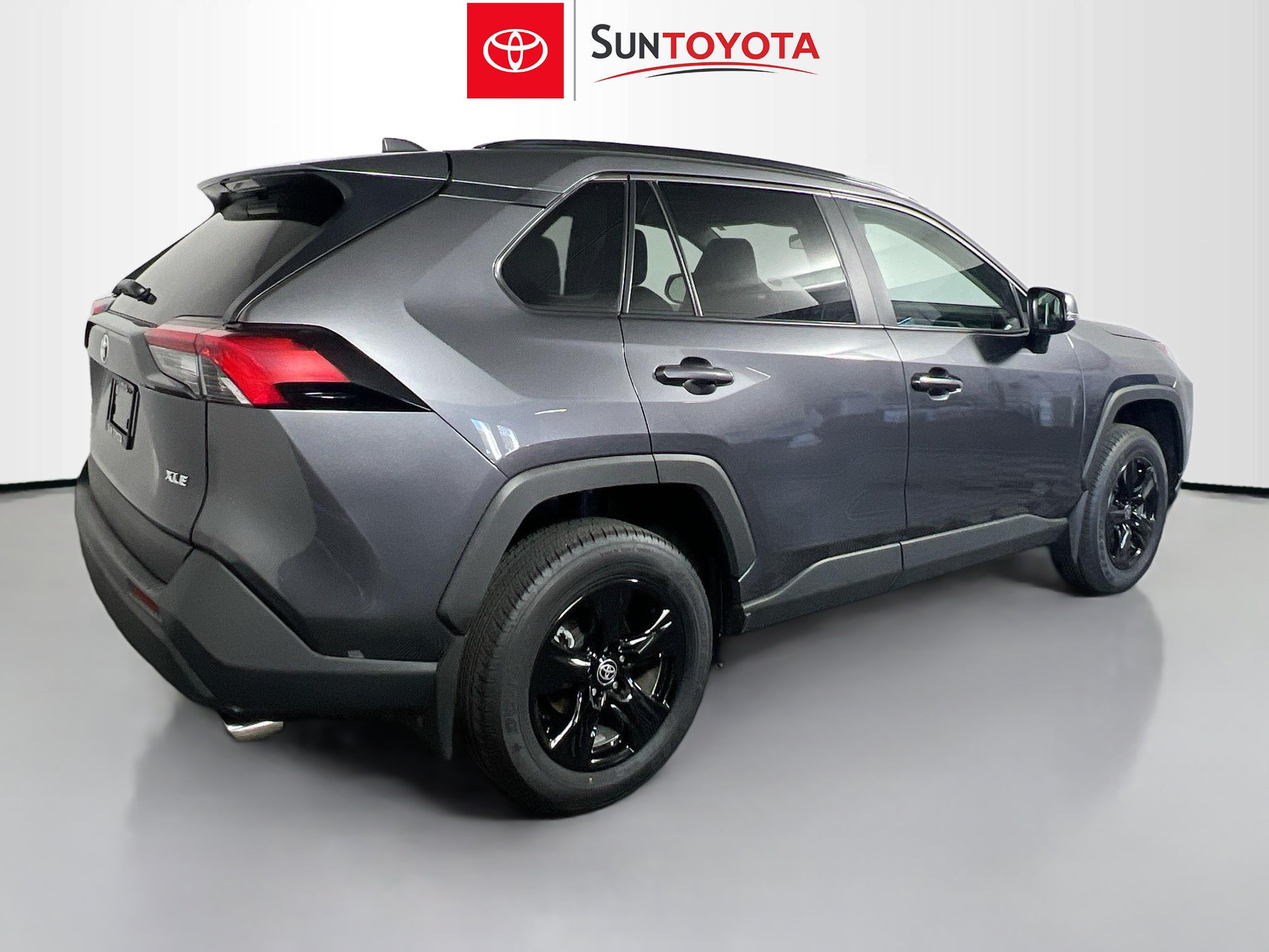 Used 2025 Toyota RAV4 XLE w/ Convenience Package FWD image 4