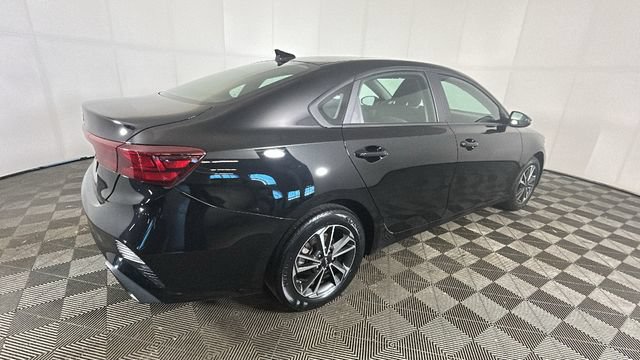 Used 2024 Kia Forte LXS w/ LXS Technology Package FWD video 2