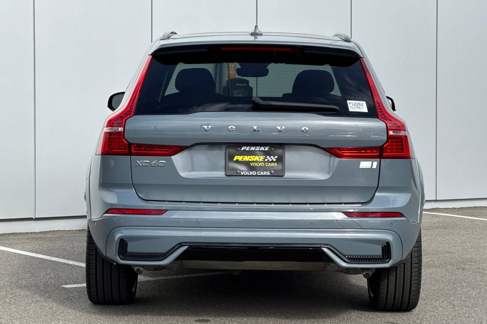 Used 2023 Volvo XC60 T8 Ultimate w/ Protection Package Premier image 4