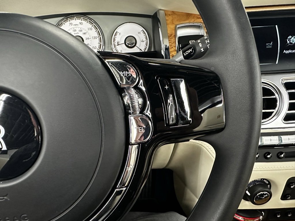 Used 2020 Rolls-Royce Dawn image 36