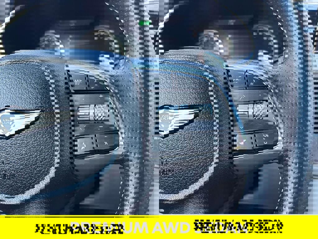 Used 2024 Genesis G70 2.5T image 18