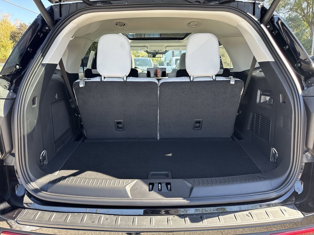 New 2026 Ford Explorer Platinum image 11