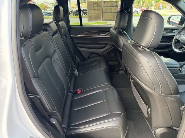Used 2025 Jeep Grand Cherokee Limited AWD/4WD image 22