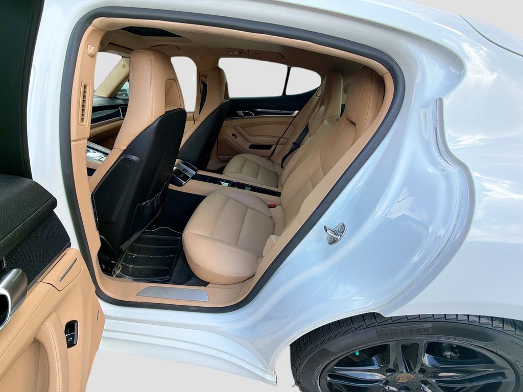 Used 2013 Porsche Panamera 4 Platinum Edition image 28