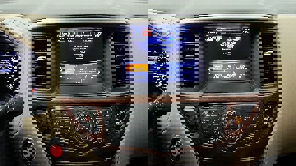 Used 2019 Nissan Pathfinder Platinum w/ Cargo Package image 18