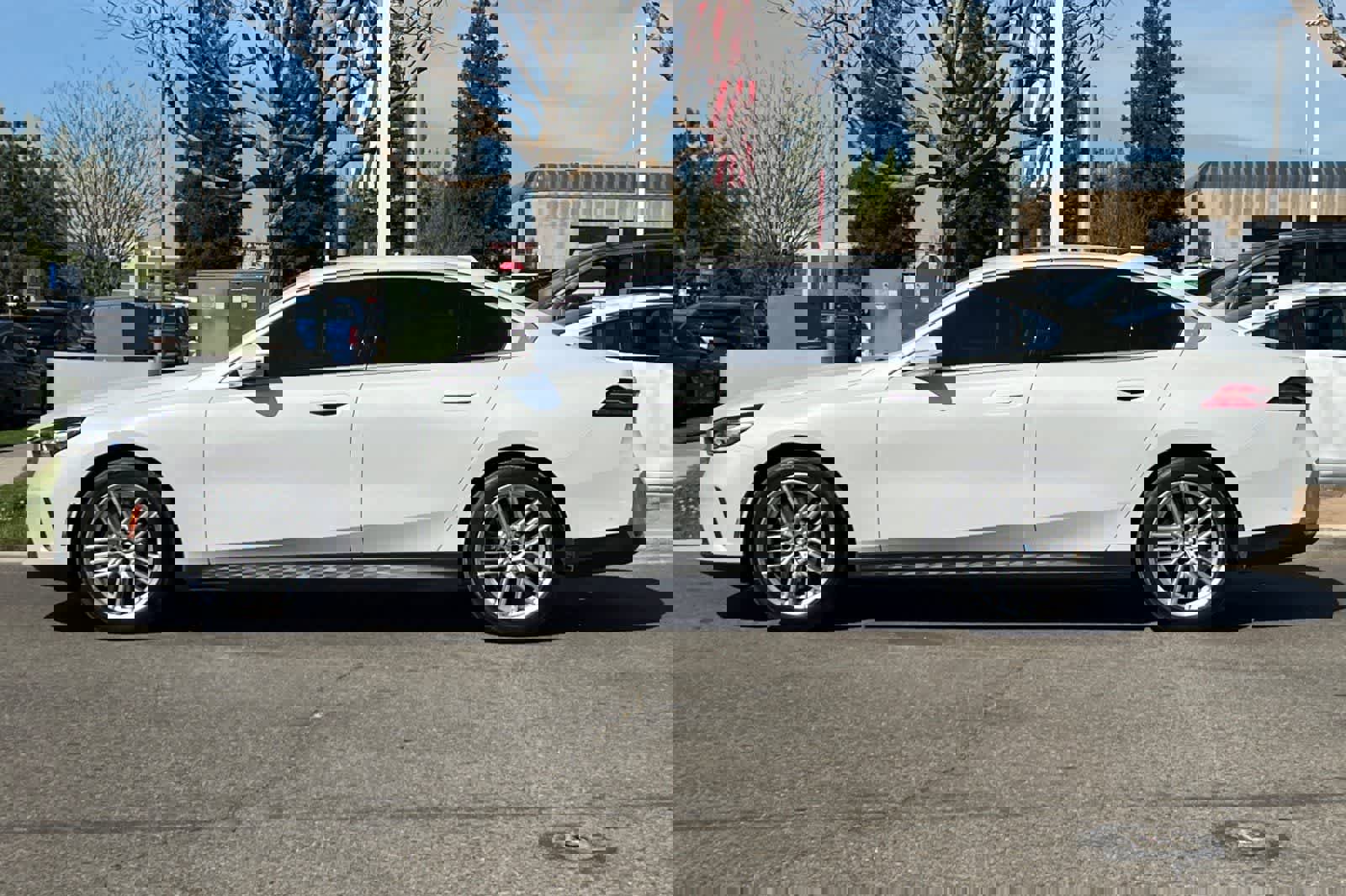 Used 2024 BMW 530i 530i w/ Premium Package image 6