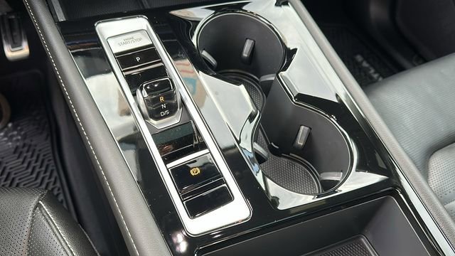 Used 2024 Volkswagen Atlas Cross Sport SEL R-Line image 18