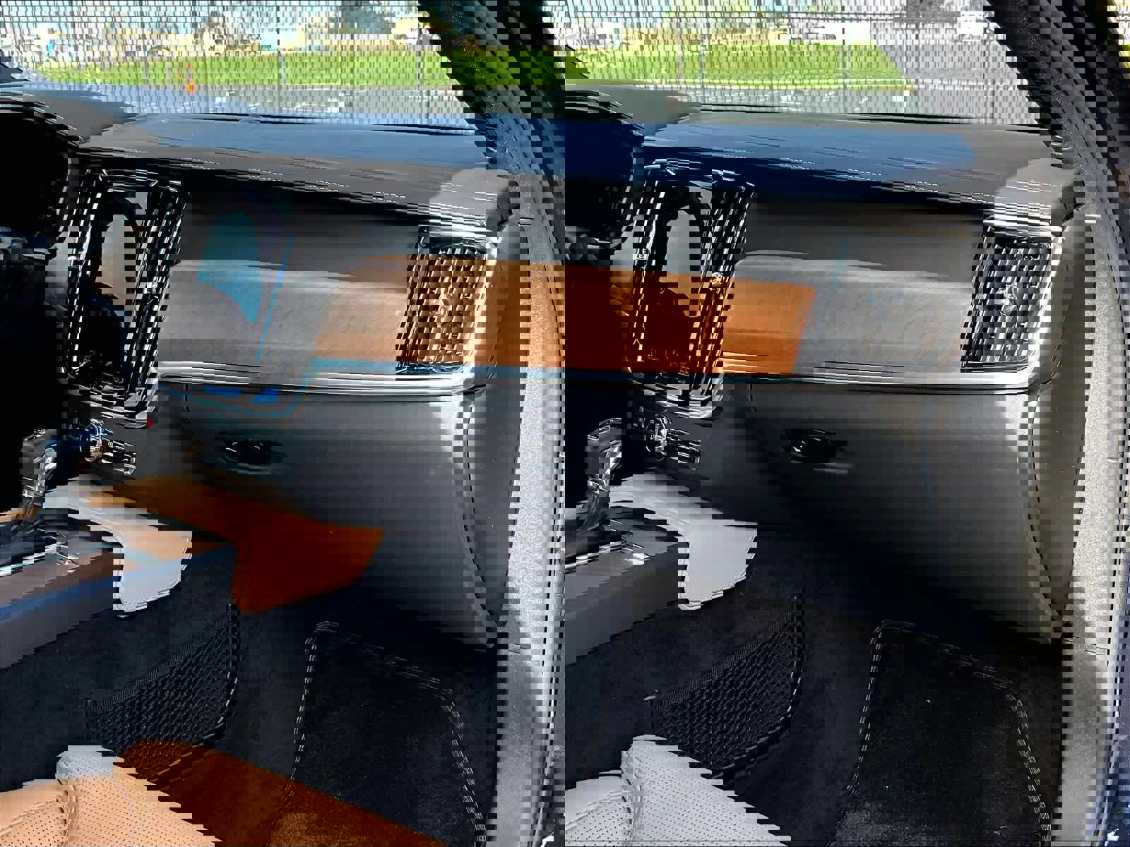 Used 2017 Volvo S90 T6 Inscription w/ Vision Package image 19