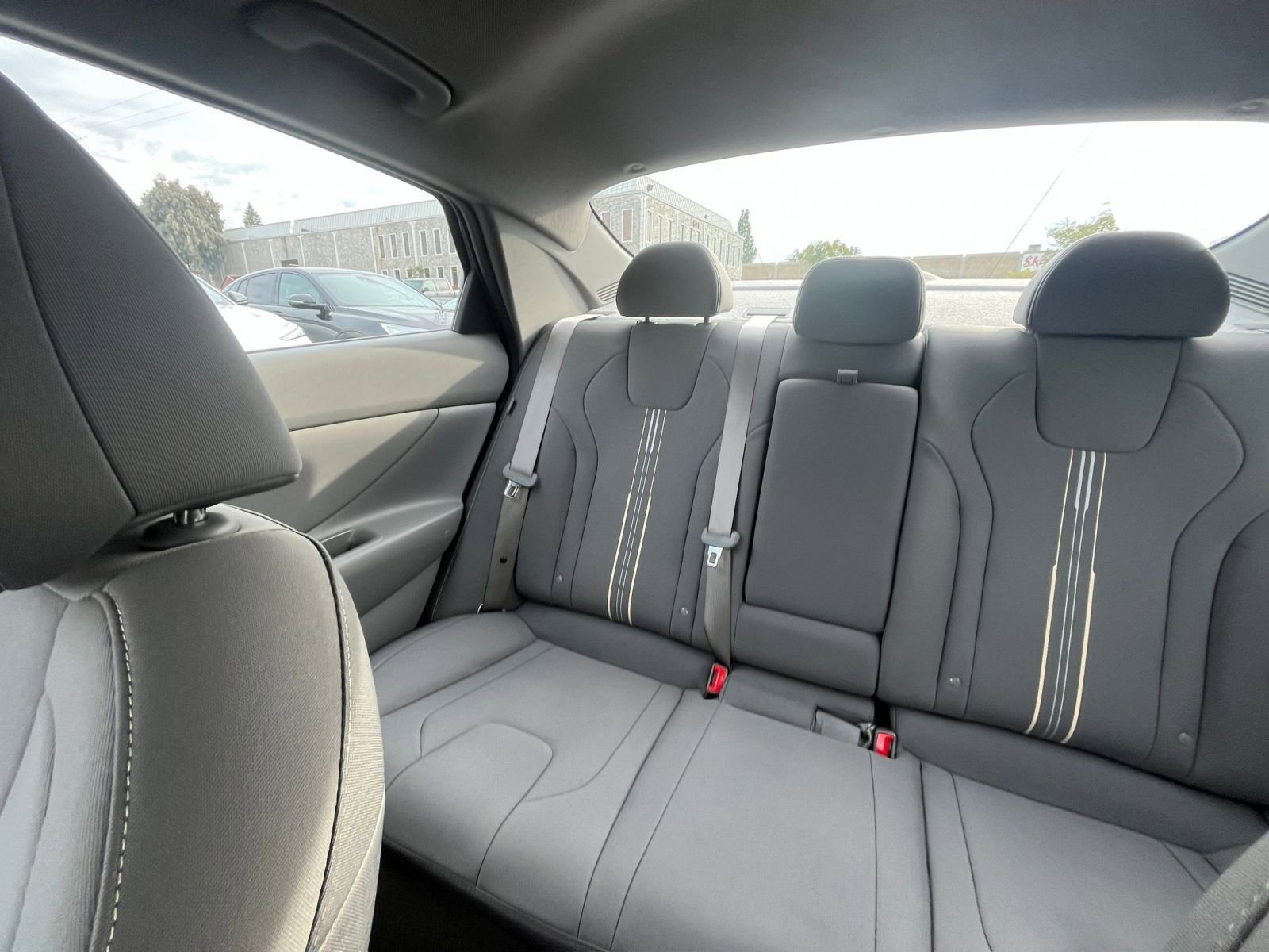 Used 2025 Hyundai Elantra SEL image 37