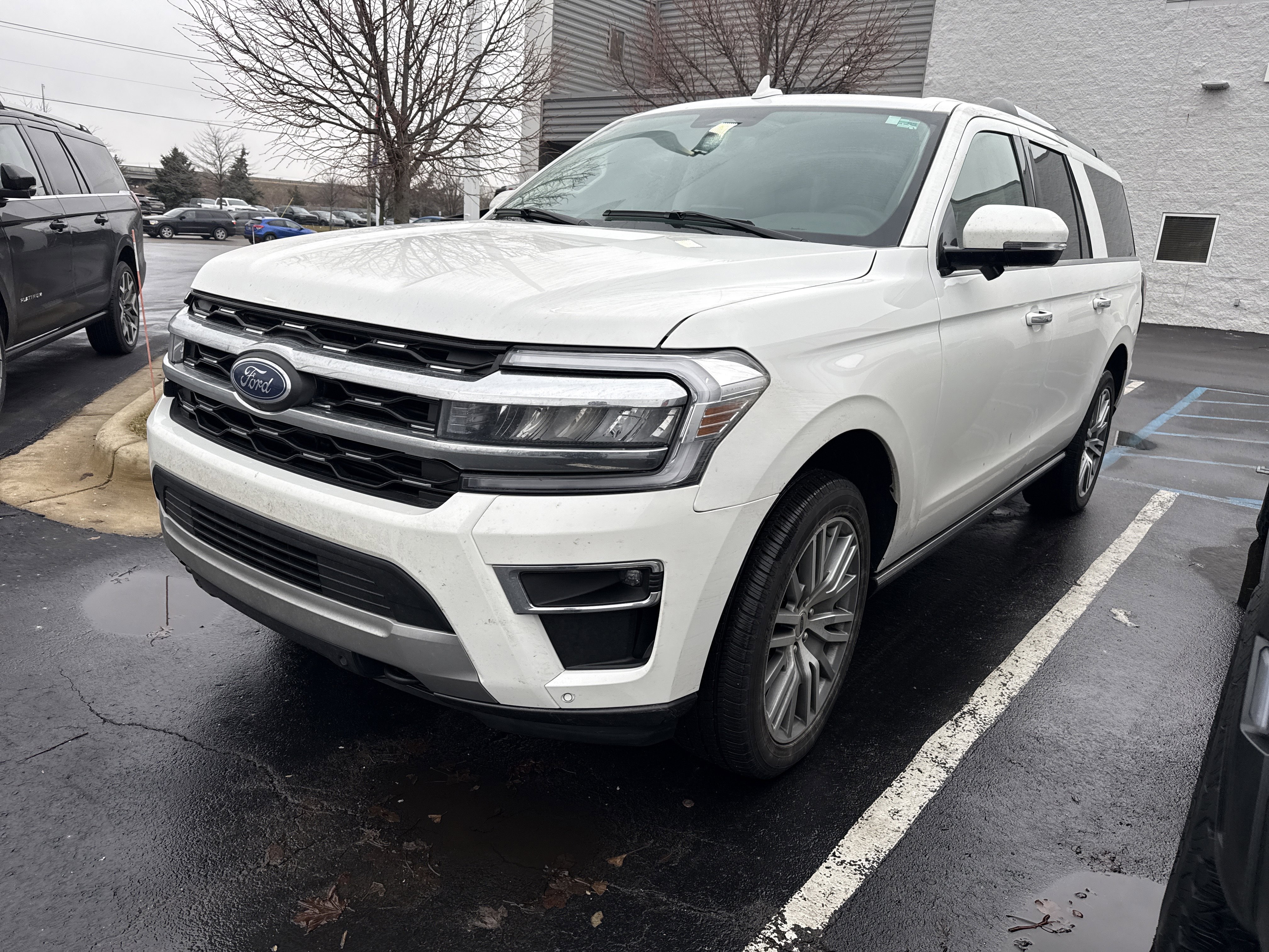 Used 2023 Ford Expedition Max Limited image 2