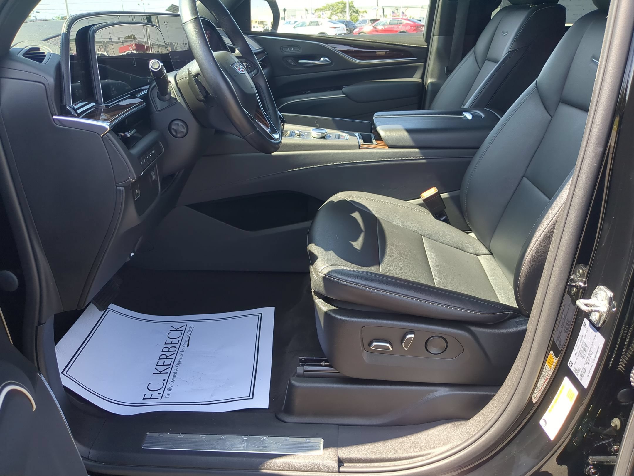 Certified 2022 Cadillac Escalade Luxury AWD/4WD image 17