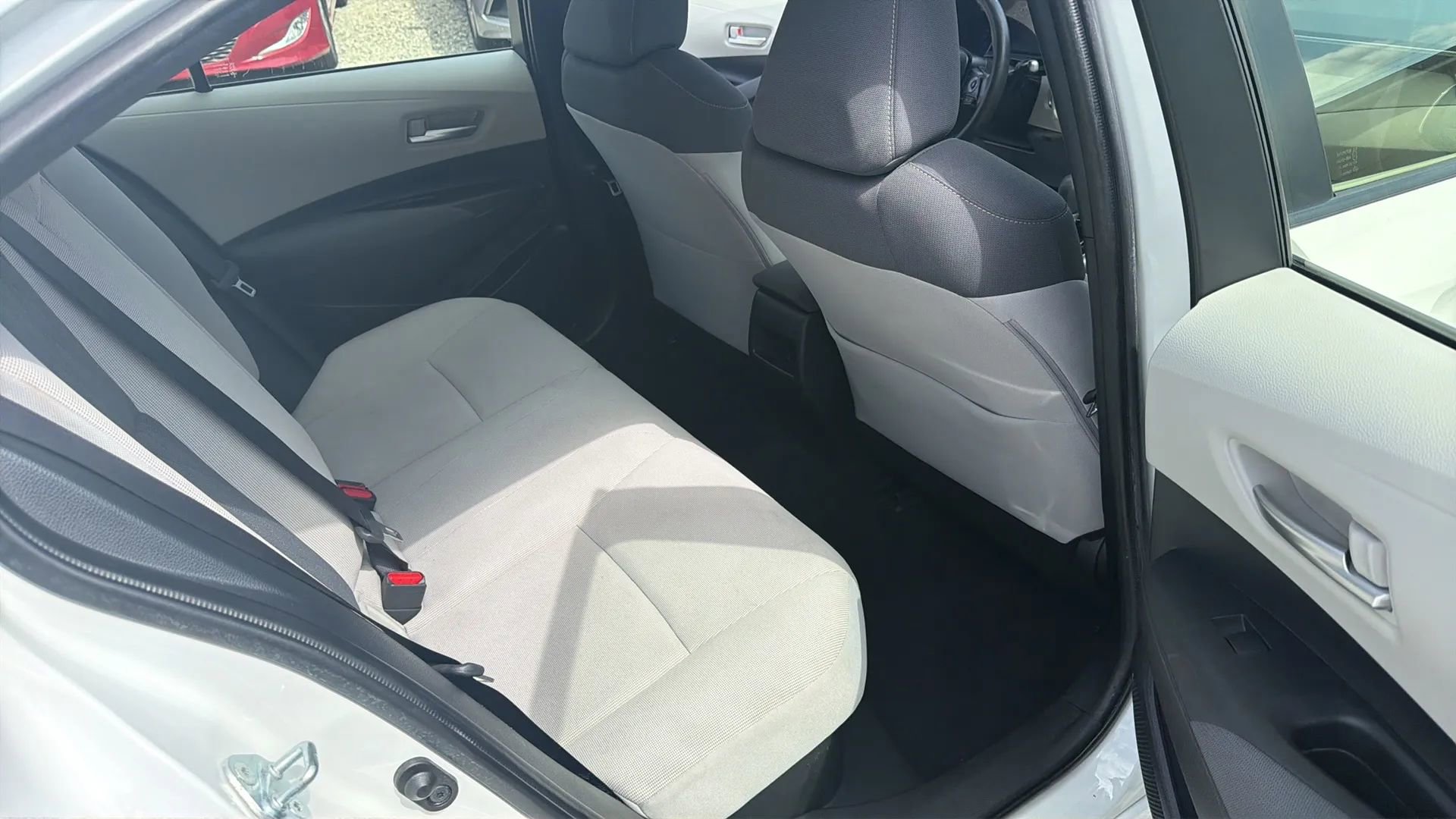 Used 2020 Toyota Corolla LE image 29