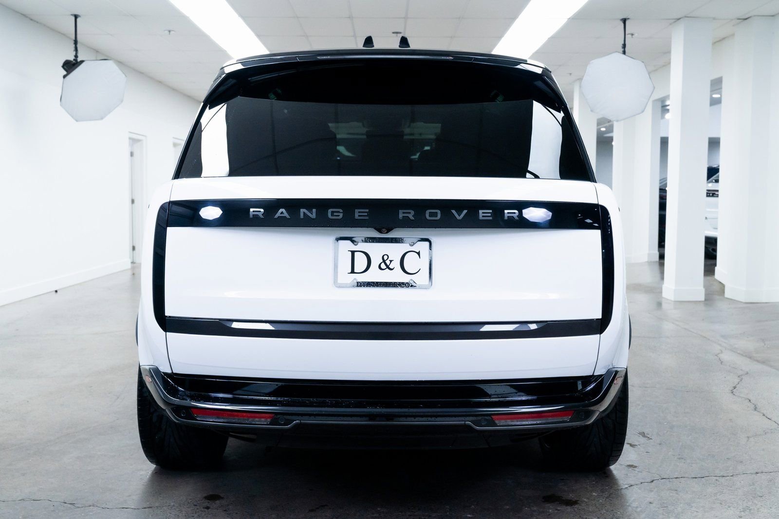 Used 2025 Land Rover Range Rover Autobiography image 5