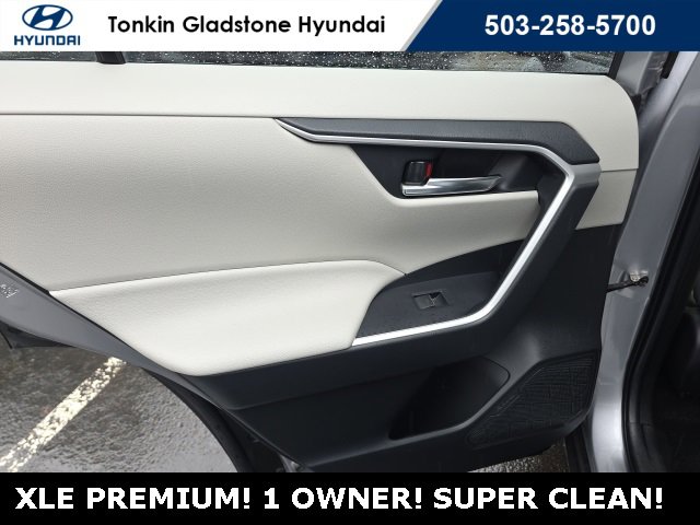 Used 2022 Toyota RAV4 XLE Premium image 26