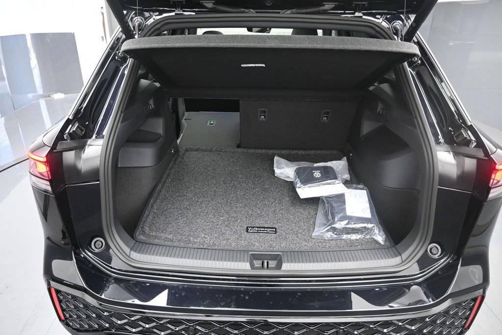 New 2026 Volkswagen Tiguan SEL R-Line AWD/4WD image 24
